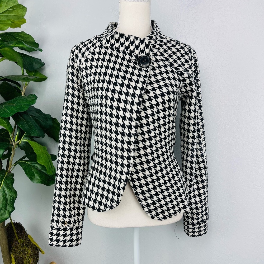 Black and White Wool Blend  Large Houndstooth print Flare short Coat